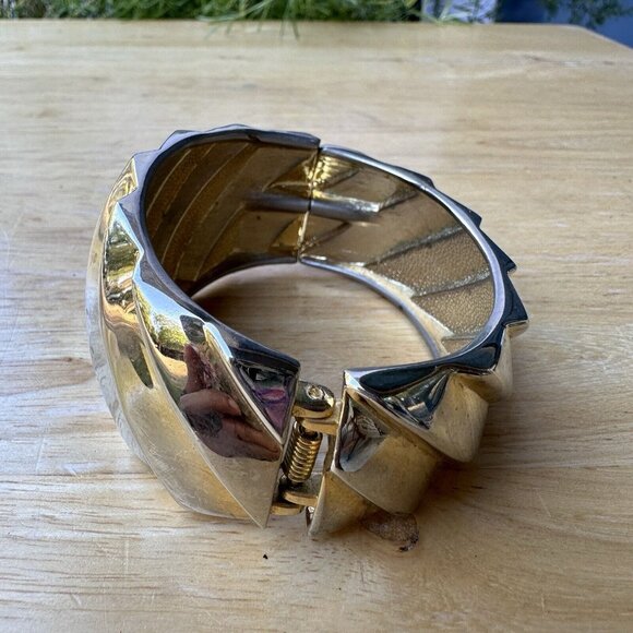 VTG Modernist Clamper Bracelet Hinged Gold Tone Wide Ribbed Chunky Retro Sz‎ 6 - Picture 6 of 7